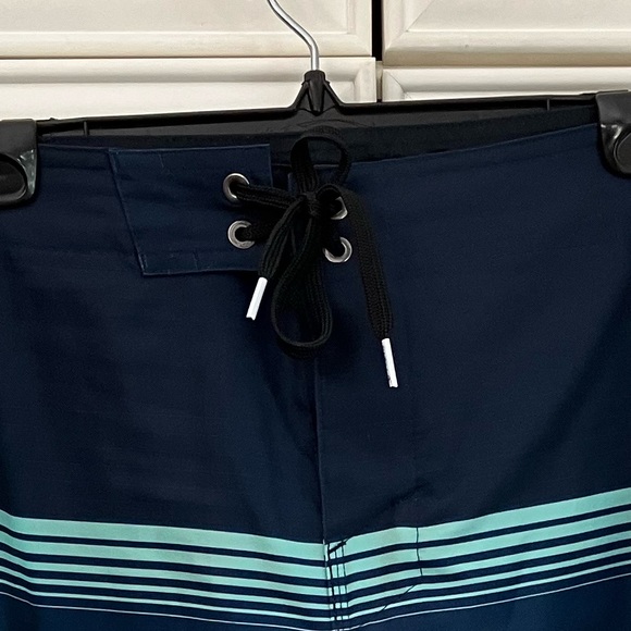 O’Neill men’s board shorts - Picture 2 of 12
